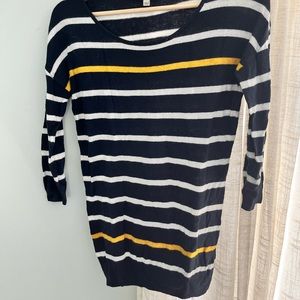 ♥️4/$30 Light sweater